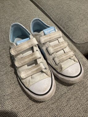 Converse Kids Cream Canvas Velcro Sneakers with Light Blue Tongue Label